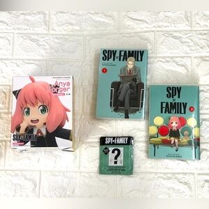 Spy x Family Manga and Figure Set